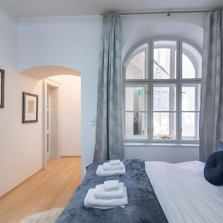 Quiet Apartment In The Heart Of Old Town Centre Praga Esterno foto