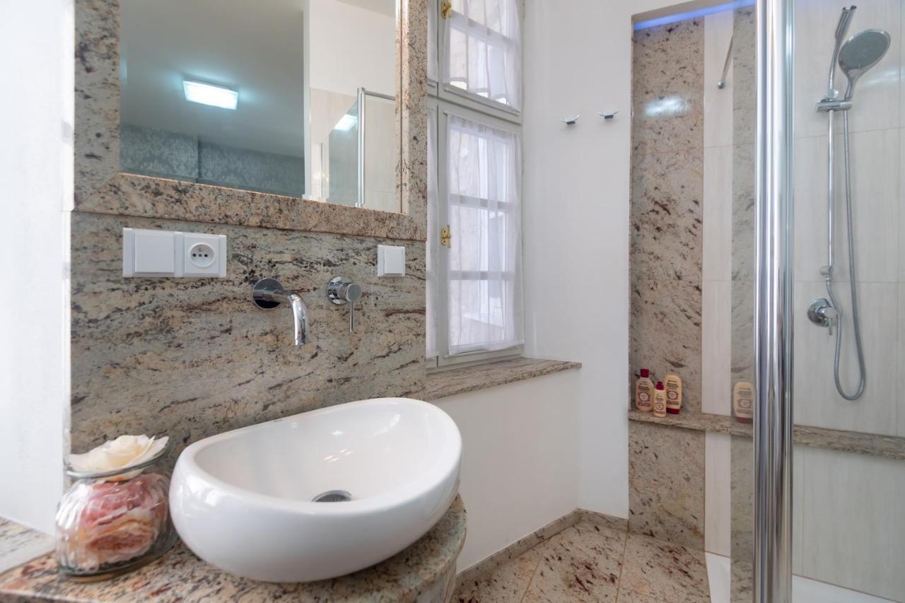 Quiet Apartment In The Heart Of Old Town Centre Praga Esterno foto